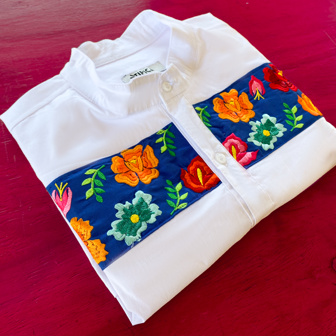 Franja azul Manga Larga - Camisa de caballero c con bordado mexicano en fondo azul